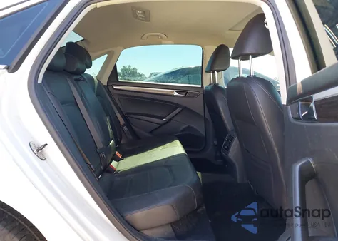 2017 Volkswagen Passat 1.8T Se z USA, uszkodzony, nr VIN 1VWGT7A33HC048249